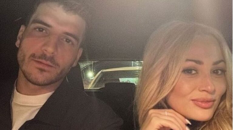 Φώτης Ιωαννίδης – Ελένη Βουλγαράκη: Selfie το βράδυ της Ανάστασης με μία πράσινη καρδούλα