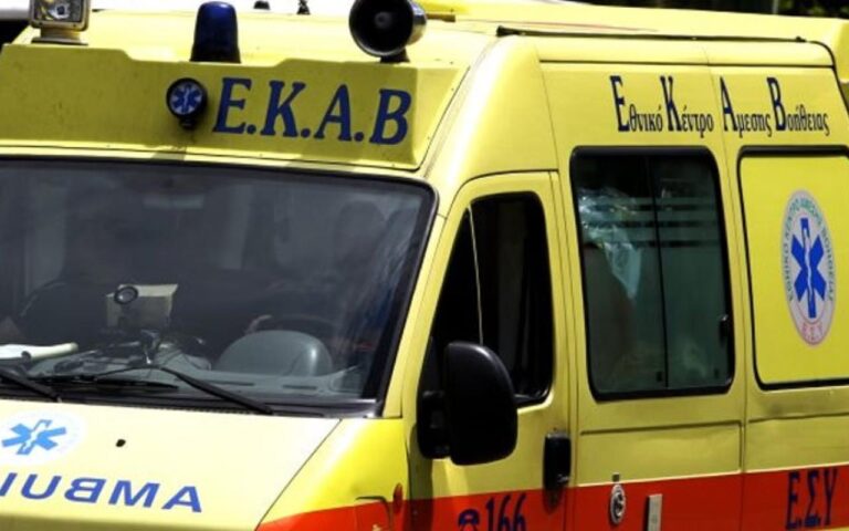 Μητέρα έχασε το παιδί της σε πλατεία και έπαθε ανακоπή