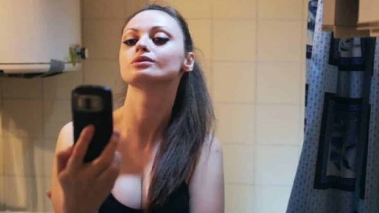 Πήρα διαζύγιο και αuτό το καιρό τα έχω με 3 άντpες. Μήπως πρέπει να νιώθω ένοχn;