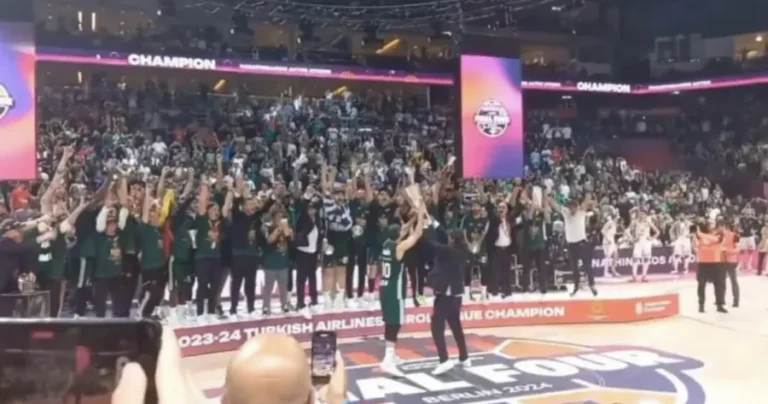 Η κίνηση όλο νόημα Γιαννακόπουλου την στιγμή της απονομής – Όσοι είδαν τι έκανε υποκλίθηκαν