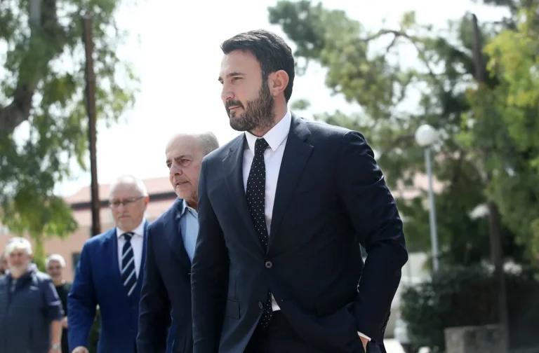 Θεσσαλονίκη: Λεκτική επίθεση στον Θοδωρή Καρυπίδη σε εστιατόριο – Δείτε βίντεο