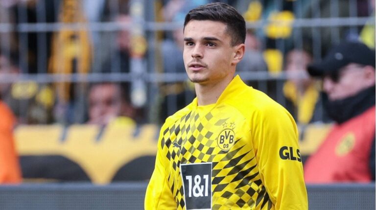 Χθες έγραφε τεστ στα μαθηματικά και σήμερα παίζει ημιτελικό  Champions League