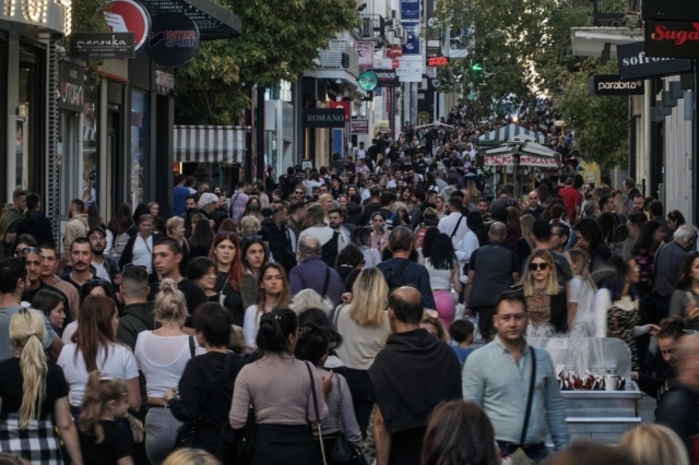 Βαθύ «κούρεμα» στους μισθούς λόγω εισφορών και κρατήσεων