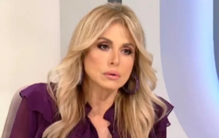 Ζωή Κρονάκη: Μας συστήνει για πρώτη φορά τον επί 14 χρόνια σύζυγό της – «Μόλις την είδα, είπα: εδώ είμαστε»