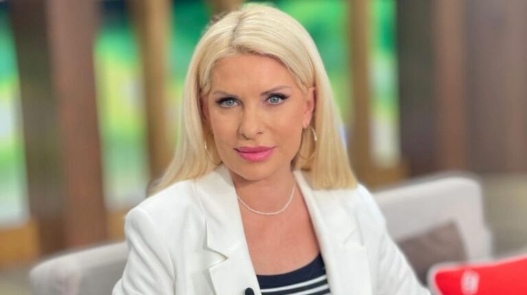 Απαράμιλλη φυσική ομορφιά: «Γκρέμισε» το ίντερνετ η Μενεγάκη ανήμερα Μεγάλης Παρασκευής με την φωτογραφία της χωρίς φίλτρα και μακιγιάζ