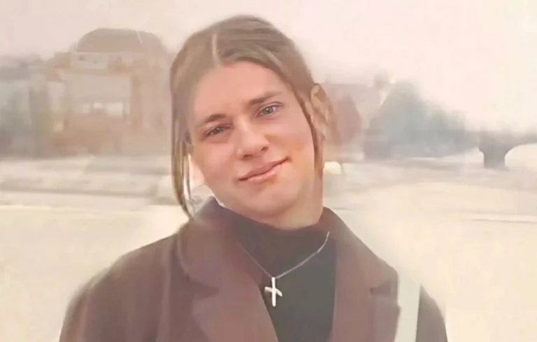 Θρήνος και οργή στην κηδεία της 17χρονης Νικολέτας στην Κρήτη: Γιατί δεν την «διάβασαν» οι ιερείς