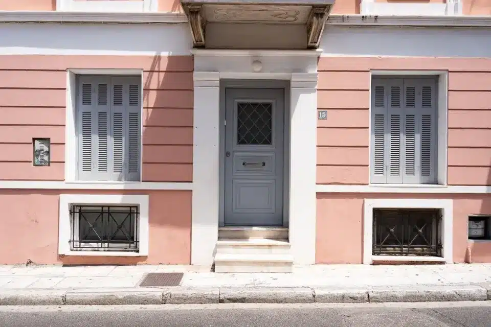 Το πολύ στενό δρομάκι της Αθήνας που έχουν περάσει όλοι και κουβαλάει τεράστια ιστορία 9 odos tripodon 19