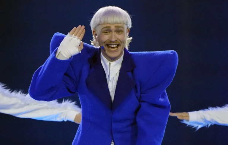 Eurovision 2024: Μαθεύτηκαν όλα για τον τραγουδιστή της Ολλανδίας και το τι έκανε σε γυναίκα και αποκλείστηκε