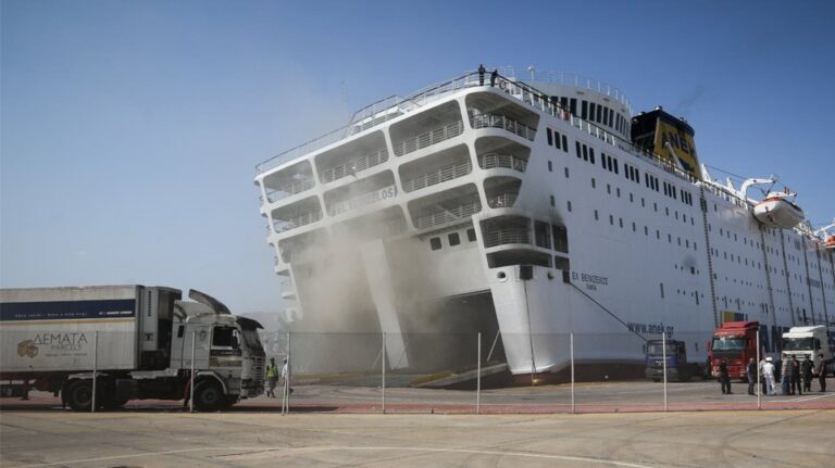 Πέταξαν οικογένεια από το πλοίο γιατί είχε φορτισμένο ηλεκτρικό