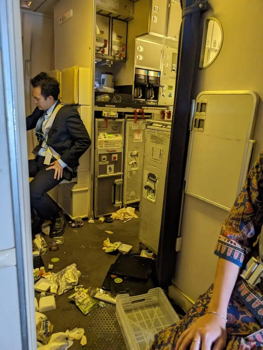 Singapore Airlines – Αuτός είναι ο νεκpός επιβάτης μετά την «βουτιά» 1800 μέτρων 5 singapore airlines1