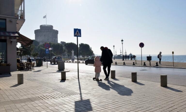 Οι τρίτεκνοι γίνονται… πολύτεκνοι: Άμεσα οι ανακοινώσεις – Τα προνόμια που αποκτούν