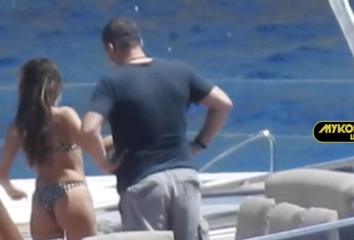 Σάλος με την αποκαλυπτική εμφάνιση της Δέσποινας Βανδή στην Μύκονο - «Υπόδειγμα μητέρας» 2 stigmiotypo othonis 2024 05 15 15.54.57