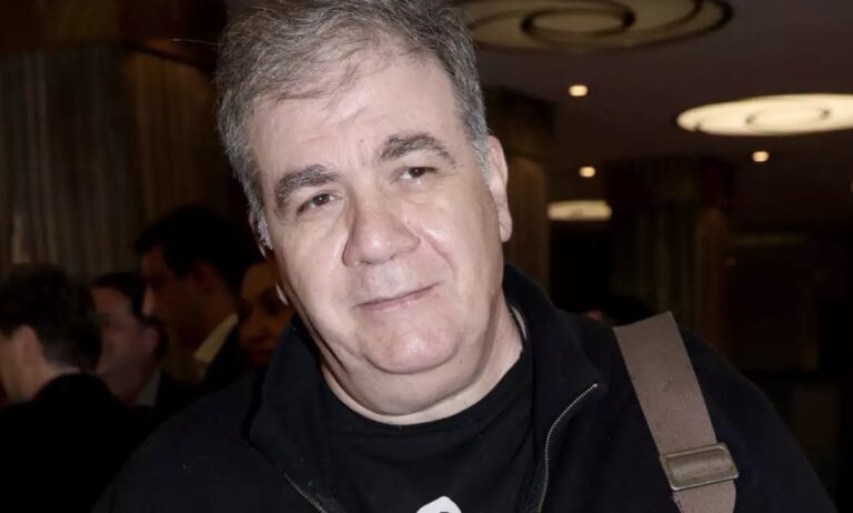 Δημήτρης Σταρόβας: Σε «πολύ σταθερή κατάσταση» στη νευρολογική κλινική μετά το εγκεφαλικό – «Θα αποκατασταθεί πλήρως η ομιλία του»