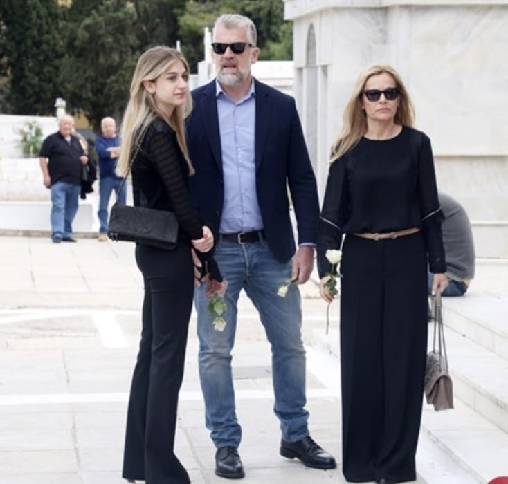 «Η Δάφνη-Άννα είναι η κόπıα μου»: Η άγνωστη 17χρονη εγγονή της Παναγιωτοπούλου, είναι «μετενσάpκωσή» της 3 stigmiotypo othonis 2024 05 17 22.59.59 1