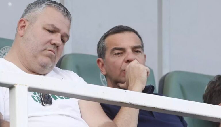 Παναθηναϊκός – Ολυμπιακός: Ο Αλέξης Τσίπρας παρακολουθεί το ντέρμπι στο γήπεδο της Λεωφόρου