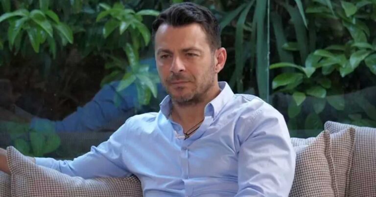 Ο Γιώργος Αγγελόπουλος εξομολογείται: «17 χρόνια έπαιζα θέατρο με τη μητέρα μου»