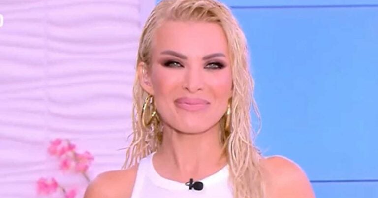 Κατερίνα Καινούργιου: «Τον αδερφό μου τον έντυνα κορίτσι κρυφά από τη μαμά και τον μπαμπά και τον φώναζα Έλενα»