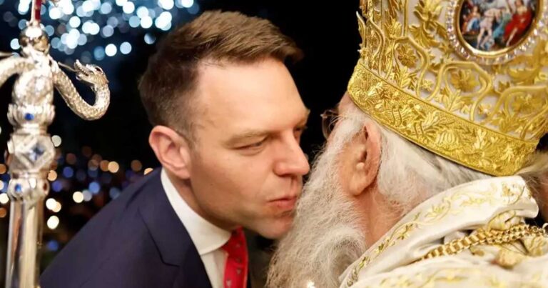 Στέφανος Κασσελάκης: Το τετ α τετ με τον Μητροπολίτη Κέρκυρας – «Χριστός Ανέστη λεβέντη μου»