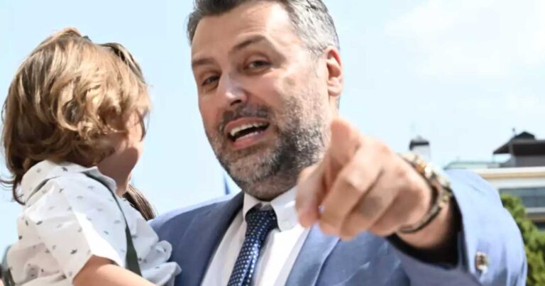 Έγραψε μόνο λίγες λέξεις: Συγκινεί ο Γιάννης Καλλιάνος σε φωτογραφία του σήμερα με τον εορτάζοντα γιο του