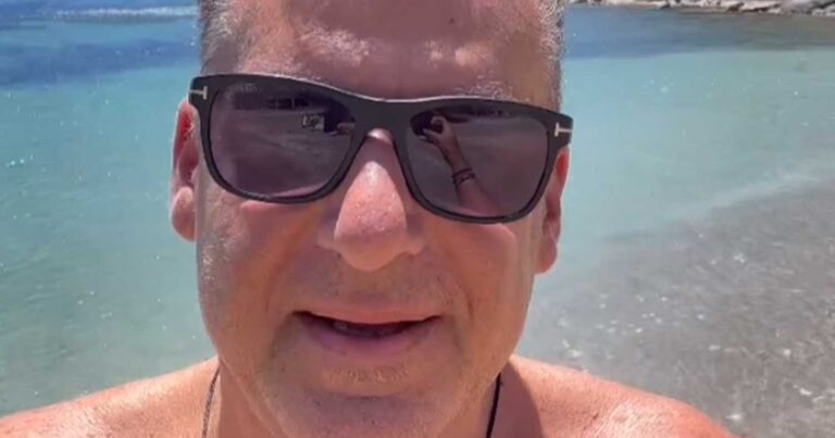 Γιώργος Λιάγκας: Οικογενειακά στην Τήνο – Πέρασε την ονομαστική του εορτή στην παραλία