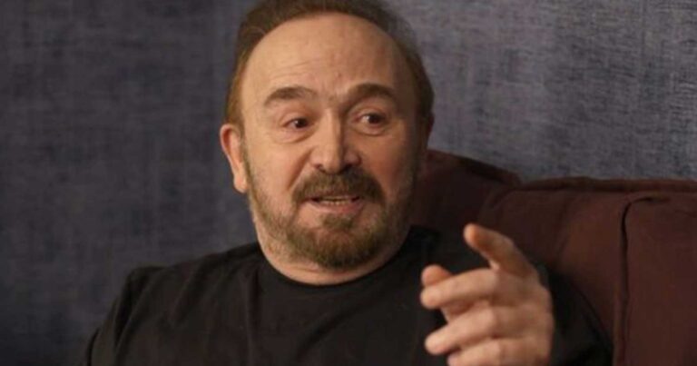 Γονίδης: «Περπατάω συνέχεια ξυπόλητος για να παίρνω την ενέργεια από τη γη και τον ήλιο»