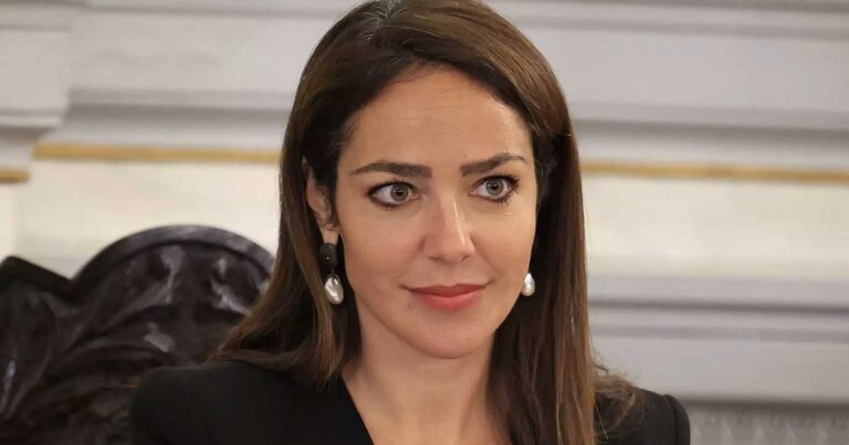 Δόμνα Μιχαηλίδου: «Η μητέρα μου έλεγε για εμένα, δεν είναι ωραίο κορıτσάκι, είναι καλή μαθήτρια»