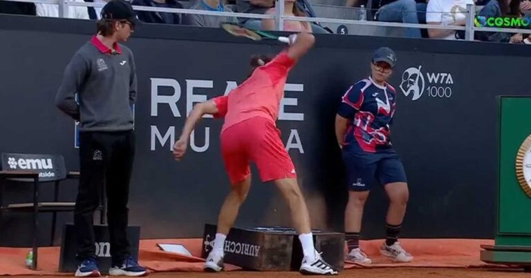 Έξαλλος ο Στέφανος Τσιτσιπάς – Έσπασε την ρακέτα του μετά το break που δέχθηκε  