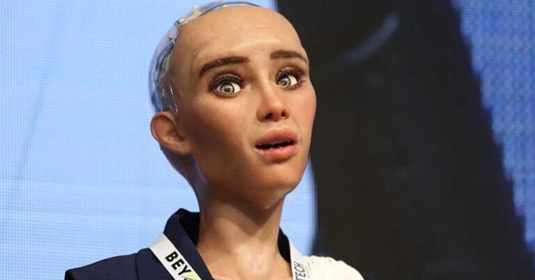 Θεσσαλονίκη: «Είμαι πλήρως καλά και απόλυτα λειτουργική» – Το ρομπότ Sophia μιλά για την… τούμπα