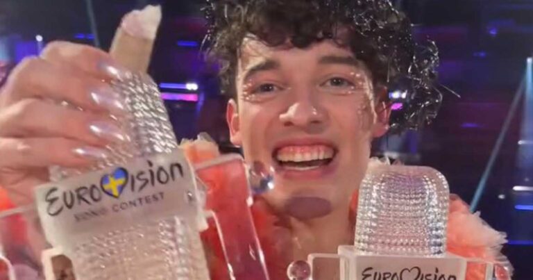 Eurovision: Έσπασε το τρόπαιο το Nemo της Ελβετίας στους πανηγυρισμούς