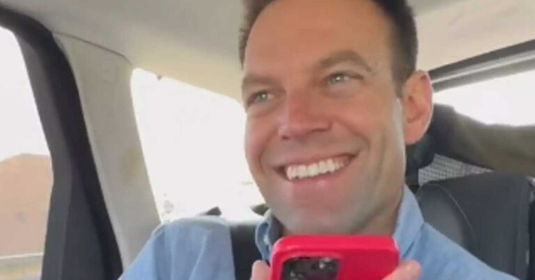 Στέφανος Κασσελάκης: Βίντεο στο TikTok από την συνομιλία με τη μητέρα του για το «Happy Mother’s Day»