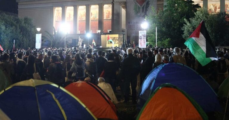 Ολονύχτια διαμαρτυρία φοιτητών με σκηνές σε Αθήνα και Θεσσαλονίκη ως ένδειξη αλληλεγγύης στους Παλαιστίνιους
