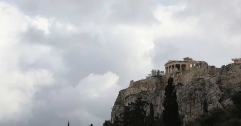 Μεγάλη Παρασκευή: Γι’αυτό είναι πάντα μουντή και συννεφιασμένη, η εξήγηση του Θοδωρή Κολυδά