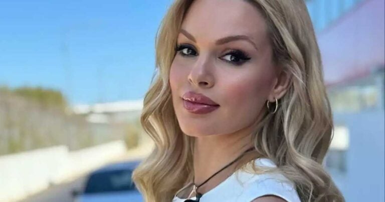 Βίκυ Κάβουρα: Για μπάνιο στη θάλασσα λίγο πριν φέρει στον κόσμο το πρώτο της παιδί