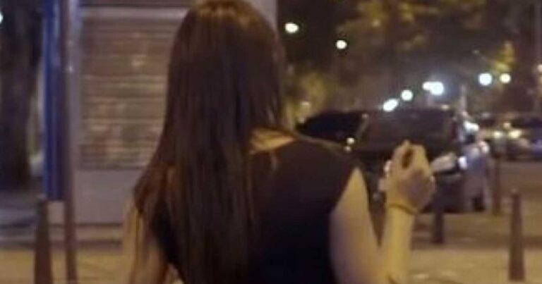 Ιερóδοuλη αποκαλύπτει ότι στην Τουρκία πολλοί νομίζουν πως το σeξ γίνεται από τον αφαλό