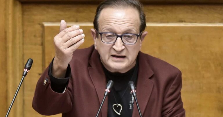 Σπύρος Μπιμπίλας: «Δεν είμαι ο πρώτος γκέι που μπήκε στην βουλή, υπάρχουν κι άλλοι που δεν το λένε»