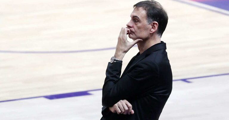 Η ομιλία του Μπαρτζώκα στα αποδυτήρια μετά τον αποκλεισμό: «Έχουμε ακόμη έναν τίτλο σηκωθείτε όρθιοι παρακαλώ»