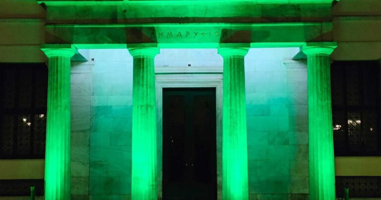 Στα πράσινα το δημαρχείο της Αθήνας: «Έκανες τα αδύνατα δυνατά! Μας έκανες περήφανους ξανά!» το μήνυμα του Δούκα