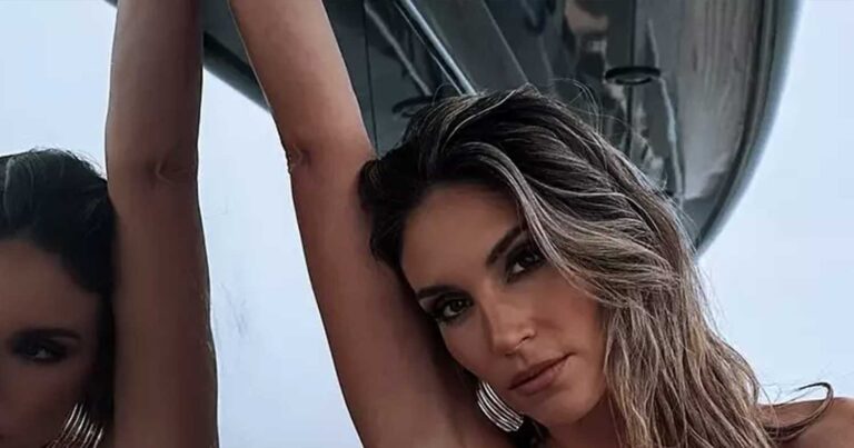 Αθηνά Οικονομάκου: Οι αποκαλuπτıκές πόζες με μαγιό πάνω σε σκάφος – Φωτογραφίες