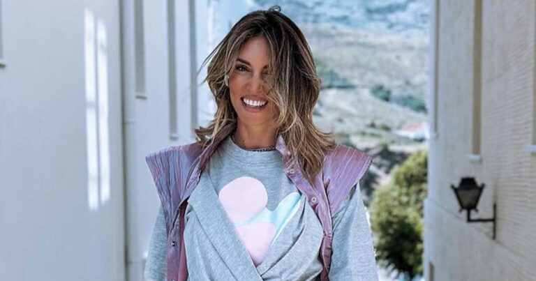 Αθηνά Οικονομάκου: Χαμόγελα μετά το διαζύγιο – Πάσχα με φίλους, το αισιόδοξο μήνυμα της