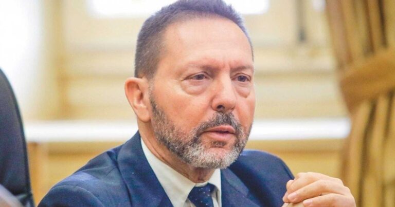 Για ανατιμήσεις στα προϊόντα λόγω… ζέστης μίλησε ο Στουρνάρας