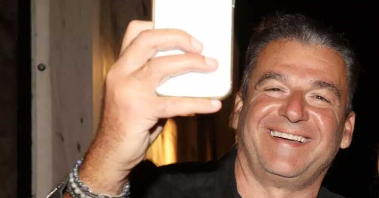 Ολυμπιακός: Ο Γιώργος Λιάγκας βγάζει selfie από το γήπεδο με τους γιους του – «Έτοιμοι να το σηκώσουμε»
