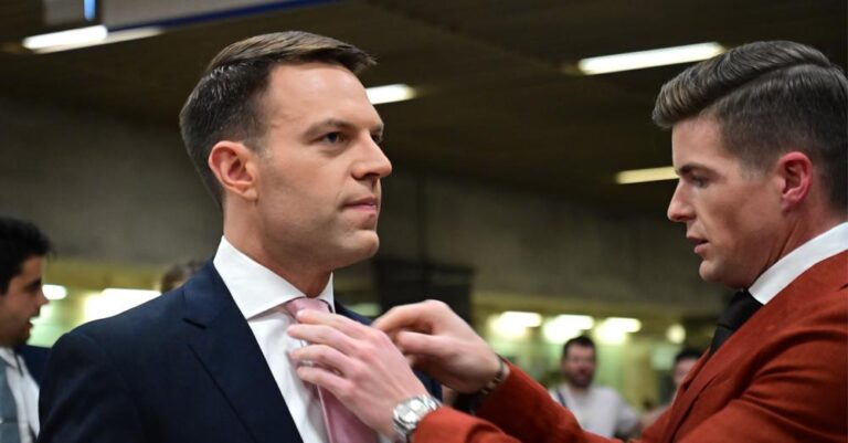 «Οι προετοιμασίες προχωράνε γρήγορα, θέλουμε πολύ να παντρευτούμε»: Ετοιμάζει μεγάλο γλέντι ο Κασσελάκης για το γάμο στην Κρήτη