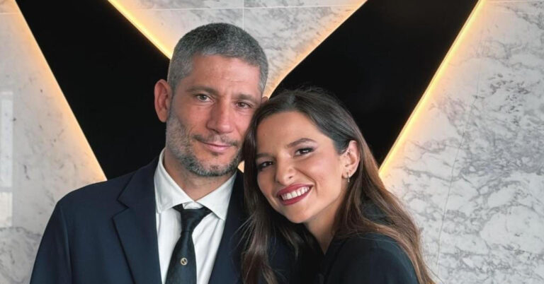 Εριέττα Κούρκουλου – Λάτση: Η glam εμφάνιση με τον σύζυγό της και η σέλφι στο βεστιάριό της με τις αμέτρητες γόβες της