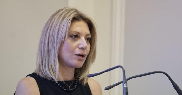 Καρυστιανού σε Μητσοτάκη: «Σας έστειλα επιστολή και ούτε μια απάντηση δεν πήρα- Να παρουσιαστείτε μόνος σας σε δικαστήριο»