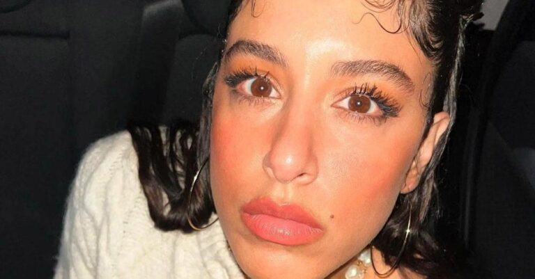 Συγκλονίζει η Μαρίνα Σάττι για τον θάνατο του πατέρα της: «Είναι θαμμένος εκεί, δεν είναι στην Αθήνα και δεν μπορώ να τον επισκεφτώ»