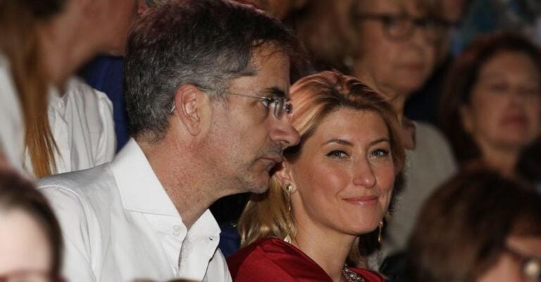 Σία Κοσιώνη: Κομψή στο Ηρώδειο με ινδικό σύνολο με εντυπωσιακά χρυσά κεντήματα