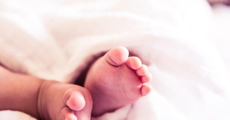 Γέννησε η πρώτη γυναίκα στην Ελλάδα μετά από μεταμόσχευση ωοθηκών