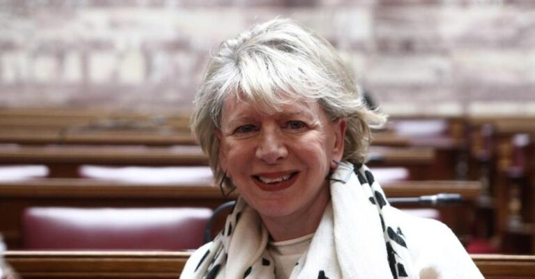 Έλενα Ακρίτα: Ποιο γνωστό σίριαλ της θύμισε ο ανασχηματισμός που ανακοινώθηκε σήμερα