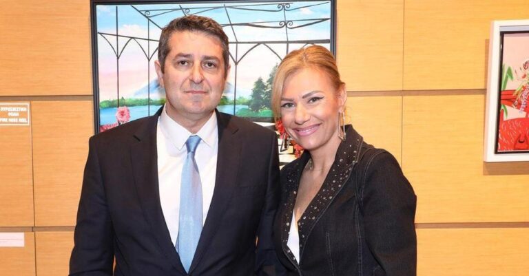 Γιώργος Μυλωνάκης: Ποιος είναι σύζυγος της Τίνας Μεσσαροπούλου που έγινε ο νέος υφυπουργός παρά τω πρωθυπουργώ