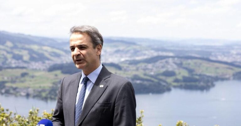 Μητσοτάκης: «Ανάγκη να επιτευχθεί βιώσιμη ειρήνη στην Ουκρανία»- Επαφές πριν το άτυπο δείπνο της Δευτέρας